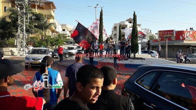 فيديو : الالترس القسماوي يحتفل في دوار الأقصى ومقهى جاري بفوز نادي الوحدة وتأهله الى نهائي الاختبارات 